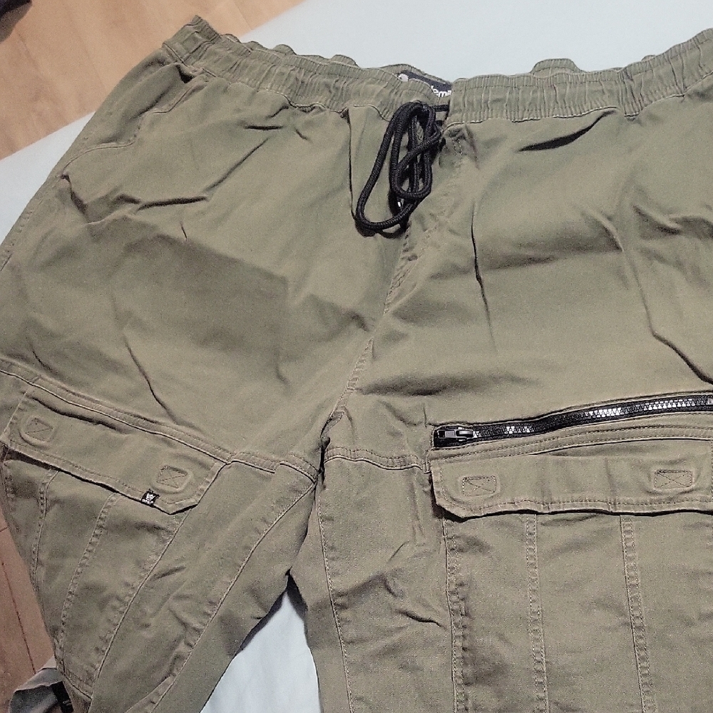 Akademiks Olive Green Cargo Shorts